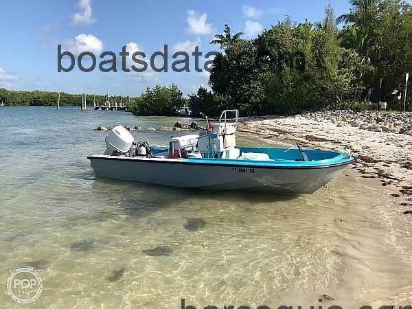 Boston Whaler Outrage ficha tecnica