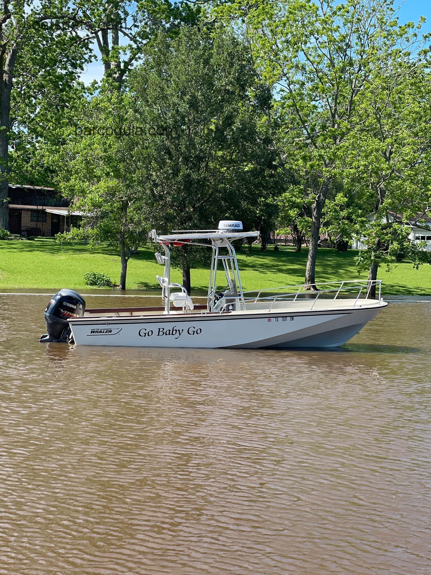 Boston Whaler Outrage 22 ficha tecnica