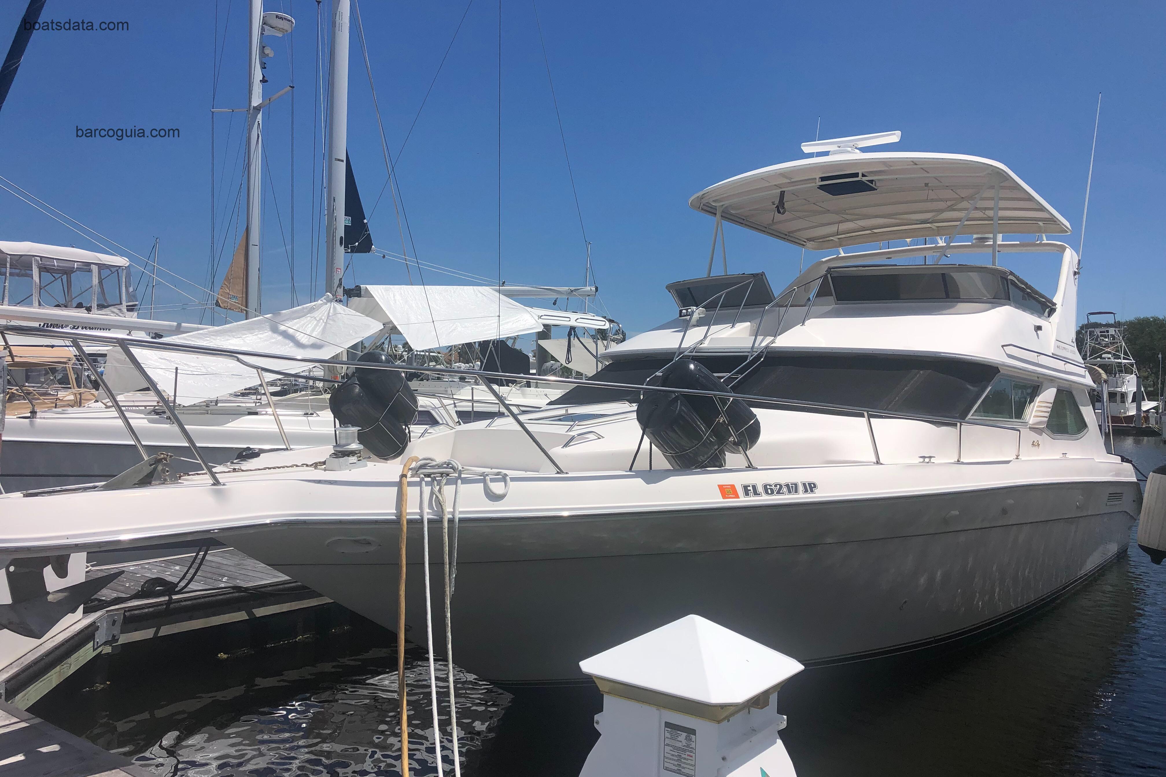 Sea Ray 440 Express Bridge ficha tecnica 